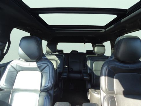 Used 2019 Lincoln Navigator Reserve image 37