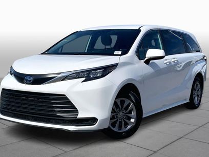 Used 2025 Toyota Sienna LE