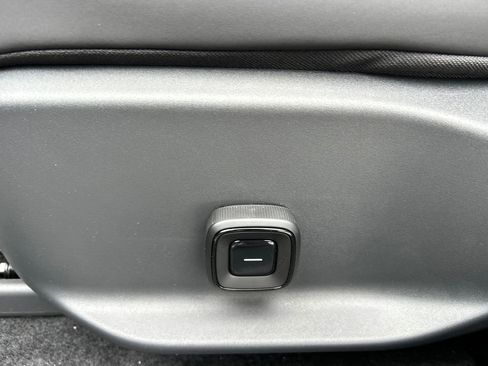 New 2025 Volvo EX30 Plus w/ Protection Package Premier AWD/4WD image 19