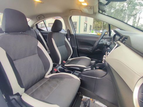 Used 2022 Nissan Versa SV image 7