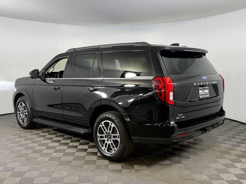 Used 2025 Ford Expedition Active AWD/4WD image 9