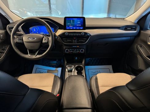 Used 2022 Ford Escape Titanium w/ Titanium Elite Package AWD/4WD image 9