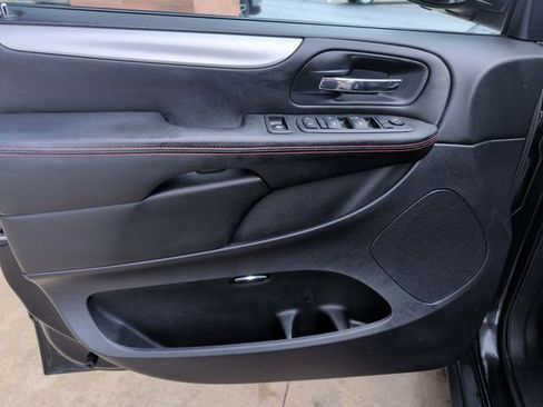 Used 2013 Dodge Grand Caravan R/T w/ Driver Convenience Group FWD image 11