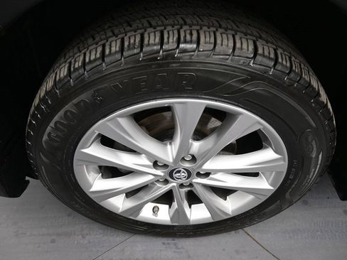 Certified 2018 Toyota RAV4 Limited image 14