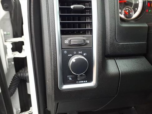 Used 2022 RAM 1500 Classic SLT image 18