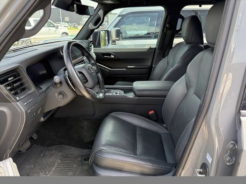 Used 2024 Lexus GX 550 w/ Accessory Package (31) AWD/4WD image 20