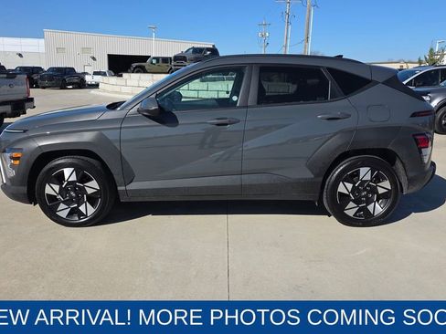 Used 2025 Hyundai Kona SEL image 2