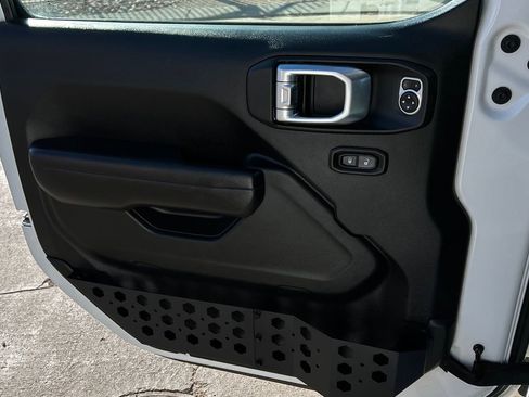 Used 2018 Jeep Wrangler Unlimited Sport S image 24