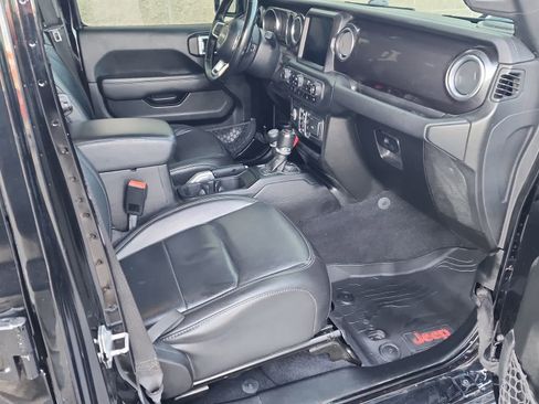 Used 2020 Jeep Wrangler Unlimited Sahara image 11