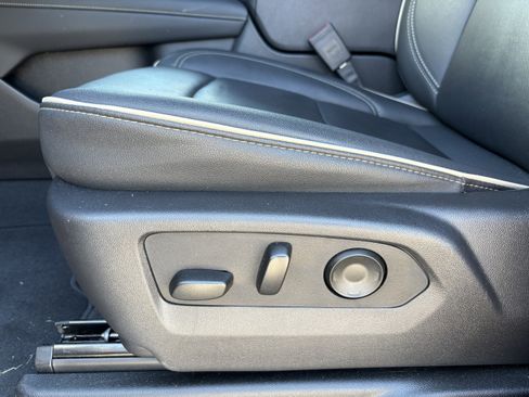 Used 2025 Chevrolet Tahoe Premier image 8