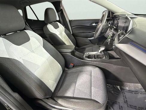 Used 2024 Chevrolet Trax LS w/ LS Convenience Package image 30
