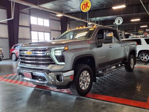 Used 2024 Chevrolet Silverado 2500 LTZ w/ LTZ Plus Package AWD/4WD image 3