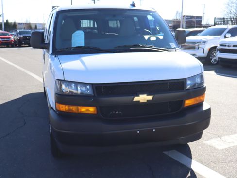 Used 2025 Chevrolet Express 3500 LS image 3