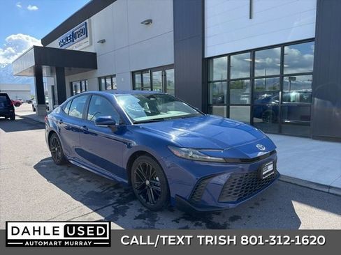 Used 2025 Toyota Camry SE FWD image 1