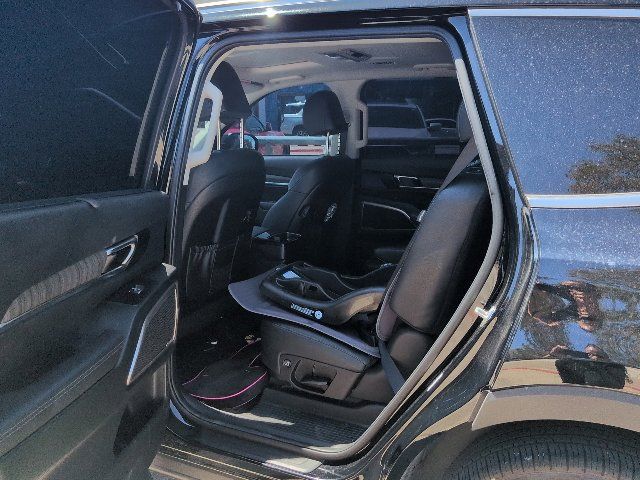 Used 2025 Kia Telluride EX w/ EX Captain's Chair Package FWD image 9