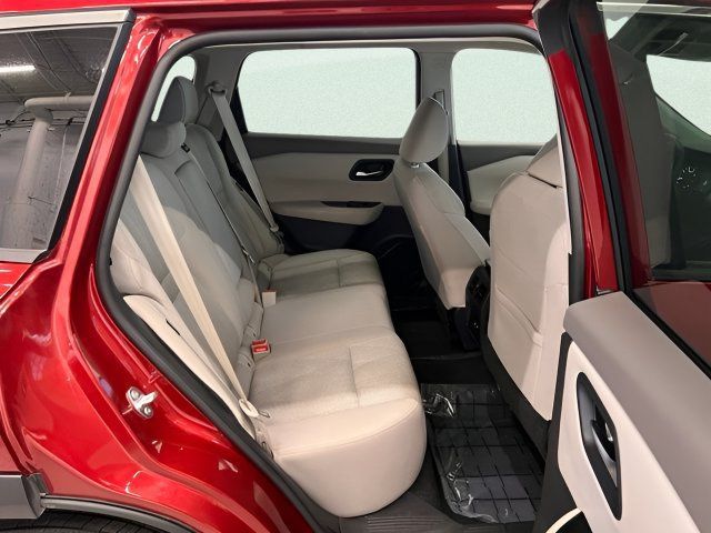Used 2025 Nissan Rogue SV AWD/4WD image 10