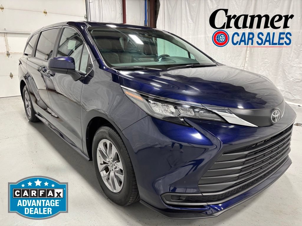 Used 2026 Toyota Sienna LE AWD/4WD image 1