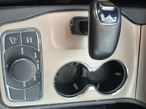 Used 2014 Jeep Grand Cherokee Limited image 23