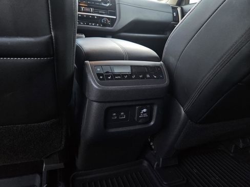 Used 2024 Nissan Pathfinder Platinum image 31