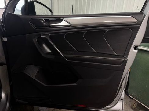 Used 2022 Volkswagen Tiguan SE R-Line image 16