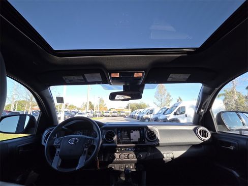 Used 2019 Toyota Tacoma Limited image 19