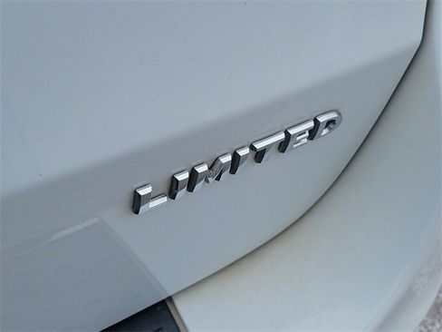 Used 2014 Chrysler Town & Country Limited image 7