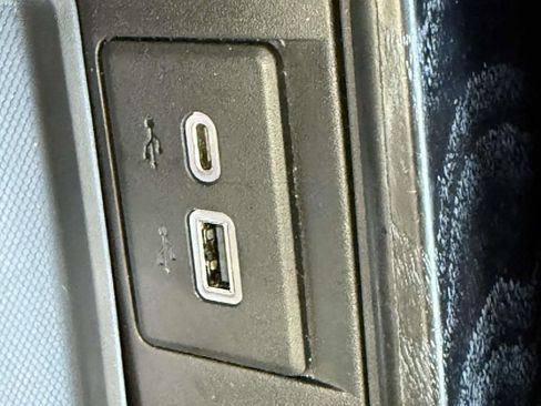 Used 2021 GMC Yukon Denali w/ Denali Premium Package image 27