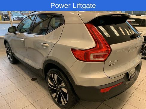 Used 2025 Volvo XC40 B5 Plus image 12
