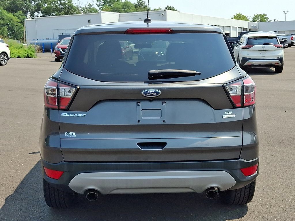 Used 2017 Ford Escape SE w/ SE Cold Weather Package FWD image 5