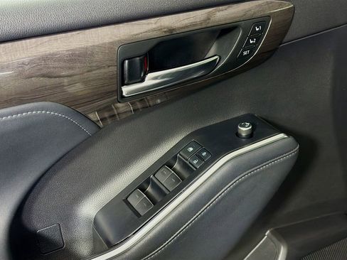 Used 2022 Toyota Highlander Limited AWD/4WD image 21