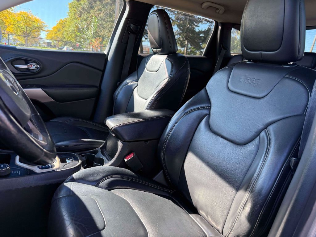 Used 2017 Jeep Cherokee Limited AWD/4WD image 11