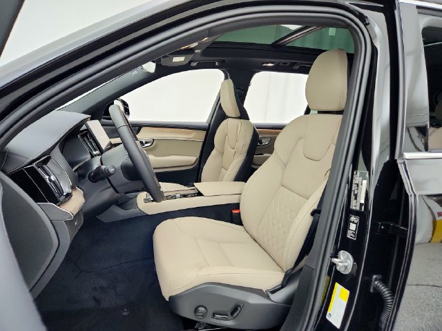 New 2026 Volvo XC90 B6 Plus w/ Protection Package AWD/4WD image 17