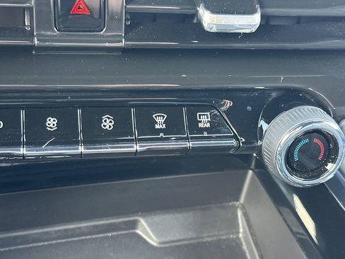 Certified 2025 Chevrolet Tahoe High Country AWD/4WD image 30