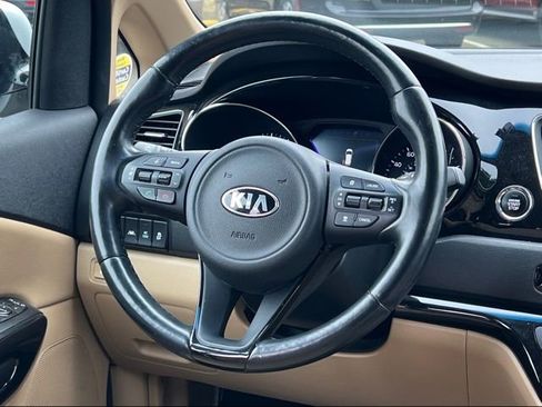 Used 2017 Kia Sedona SX image 12
