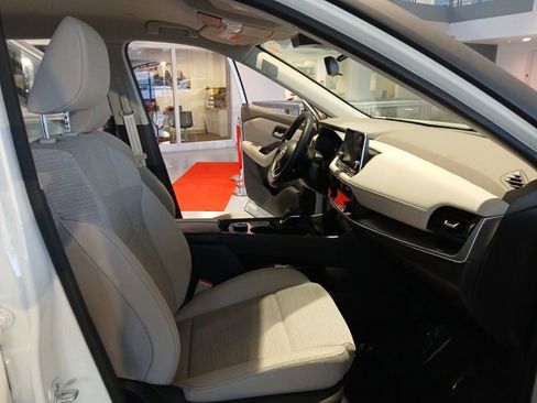 Used 2023 Nissan Rogue SV image 31