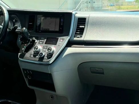 Used 2015 Toyota Sienna XLE w/ XLE Navigation Package FWD image 25