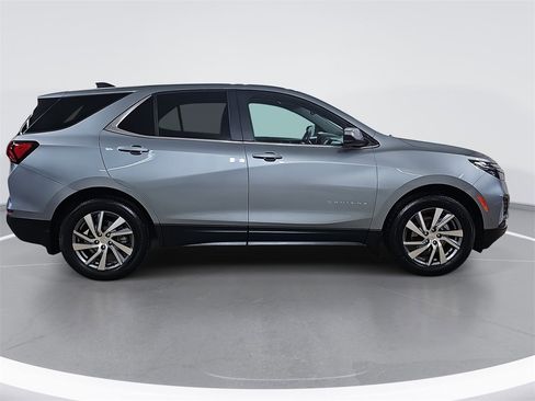 Certified 2024 Chevrolet Equinox LT image 2