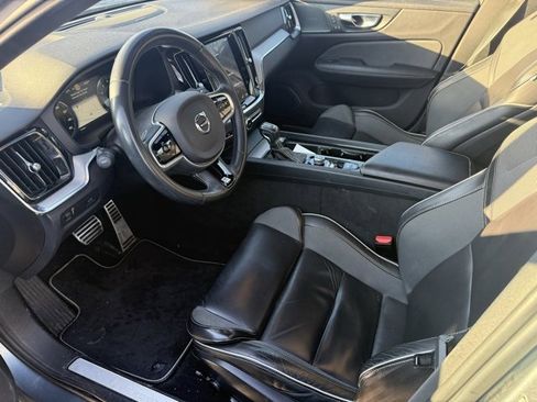 Used 2019 Volvo S60 T6 R-Design image 8