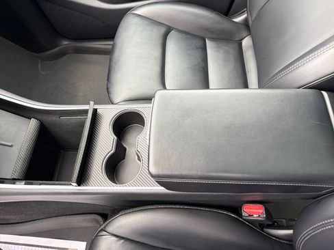 Used 2021 Tesla Model Y Long Range image 27