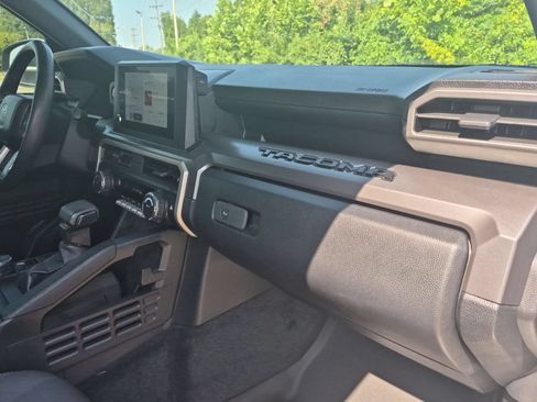 Used 2024 Toyota Tacoma TRD Off-Road AWD/4WD image 30