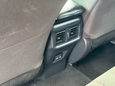 Used 2025 Toyota RAV4 XLE AWD/4WD image 37