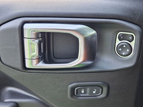 New 2025 Jeep Gladiator Sport image 32