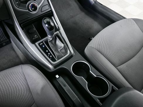 Used 2014 Hyundai Elantra SE image 15