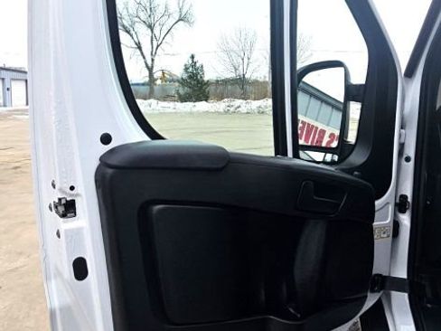 Used 2025 RAM ProMaster 2500 w/ Convenience Group image 12