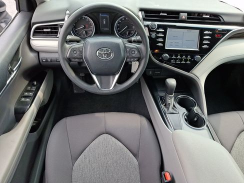 Used 2018 Toyota Camry FWD image 10