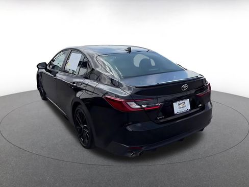 Used 2025 Toyota Camry SE image 11