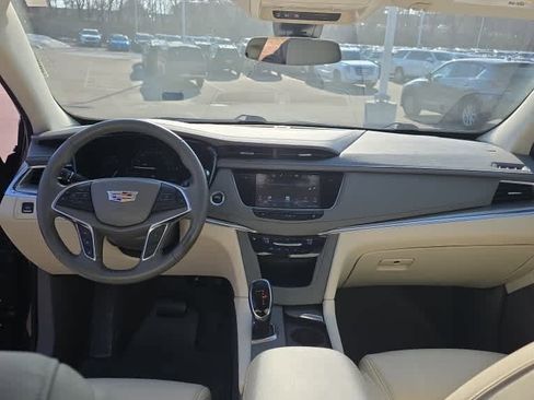 Used 2018 Cadillac XT5 Luxury w/ Driver Awareness Package image 6