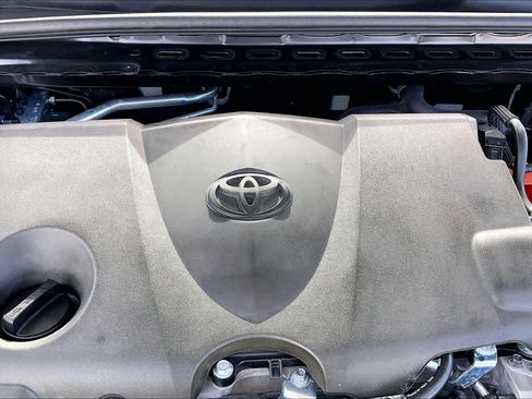 Used 2025 Toyota Camry SE image 33