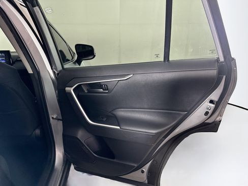 Used 2020 Toyota RAV4 LE image 27