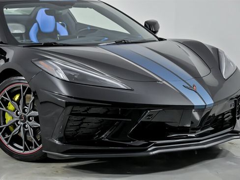 Used 2023 Chevrolet Corvette Stingray Premium Conv w/ Z51 Performance Package RWD image 3